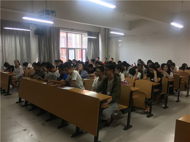 弘扬民族精神 奏响爱国乐章——淬炼商学院“艺”动青春主题活动(二十五)