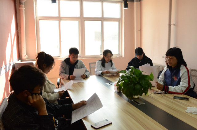 【戏剧节】乐在其中 排练也是一种享受——第七届“魅夜乌马河”校园戏剧节幕后排练