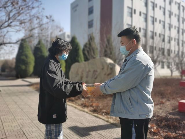 工科男的浪漫 创意祝福“女生节”——智能工商学院举办创意“女生节”活动