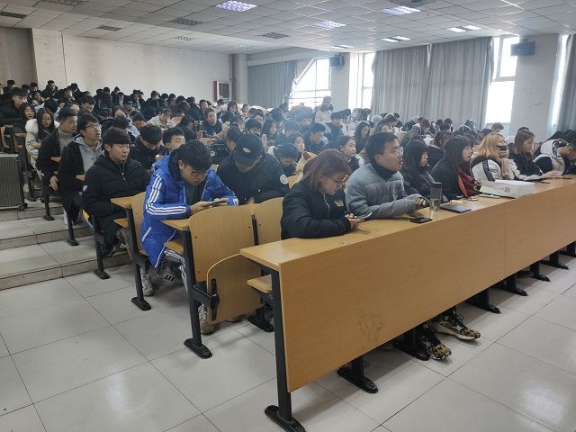 【辅导员说完满】回望昨天 展望未来——艺术传媒学院2018级辅导员年级会