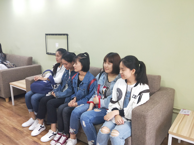 【完满班级】听完满人讲青春——淬炼商学院五月完满班级主题活动（一）