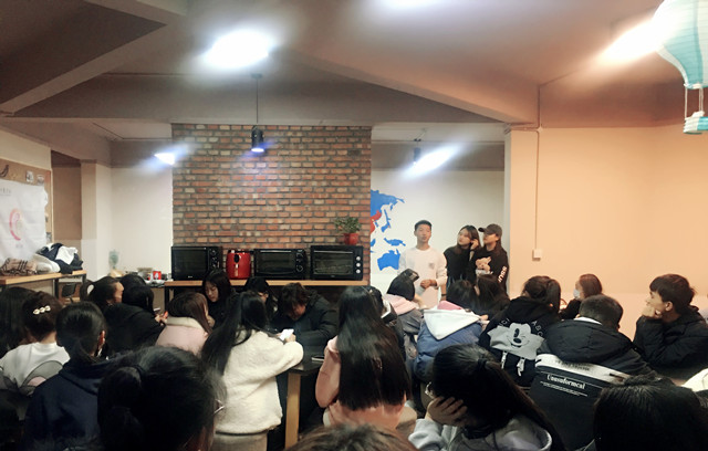 【完满班级】谱画脸谱 俯承国粹 让蓬勃青春与家国情怀共振——淬炼·国际商学院财务2103班完满班级活动