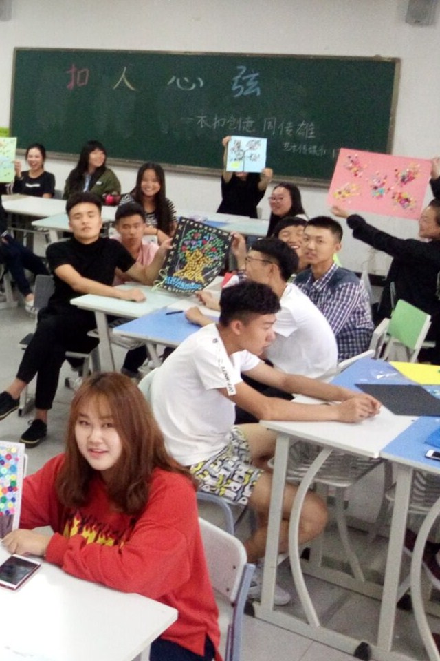 【完满班级】秋风十里不如你 一浮一动“扣心弦”——艺术传媒系视觉1703、1704完满班级活动