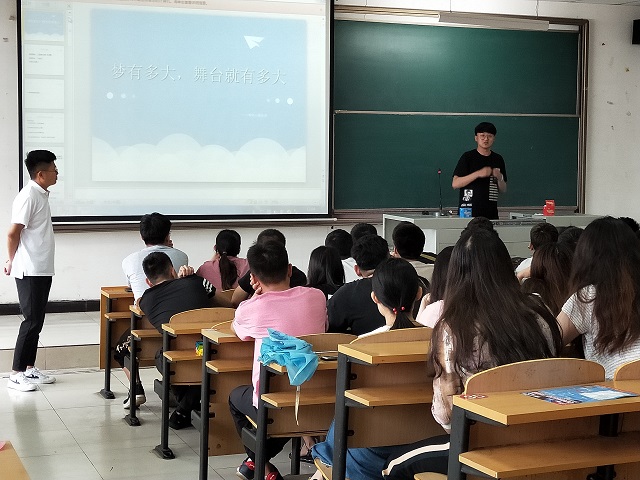 【辅导员说完满】识途老马之毕业生分享交流会——艺术传媒学院2016级产品、视觉、动画专业辅导员说完满活动