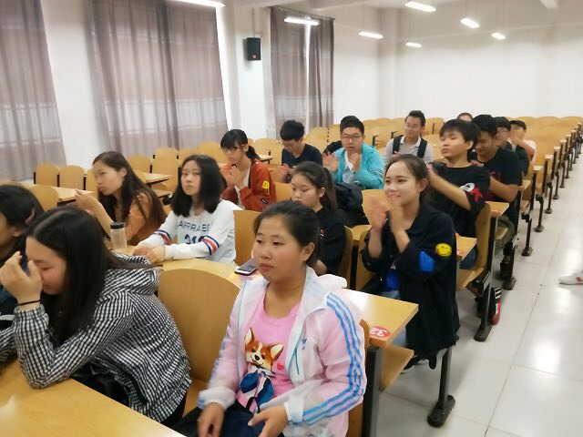 【完满教育】歌唱青春 扬帆起航——淬炼商学院十月完满班级主题活动（三十三）