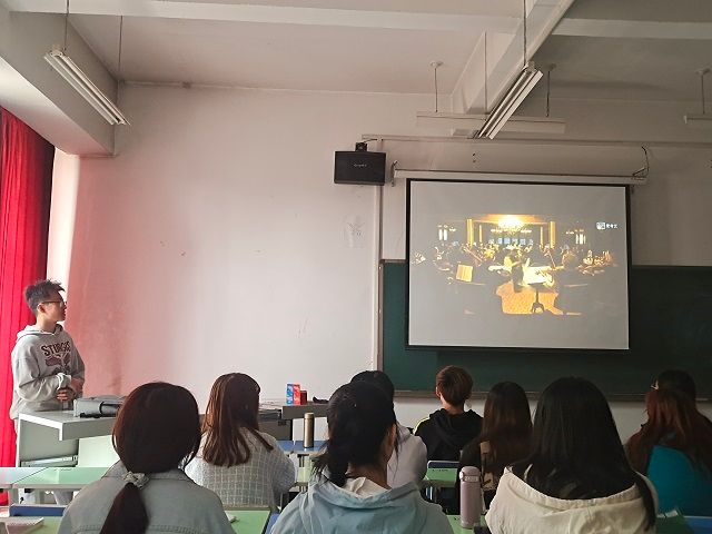 【完满班级】致敬时代 致敬英雄——艺术传媒学院数媒2001班感动中国十大人物观影活动