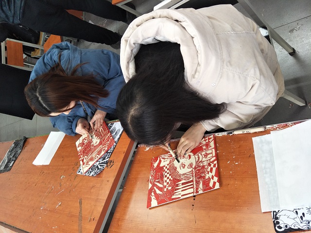 【完满班级】心中回忆 魂之所向——艺术传媒学院环设1601班举办创意版画展活动