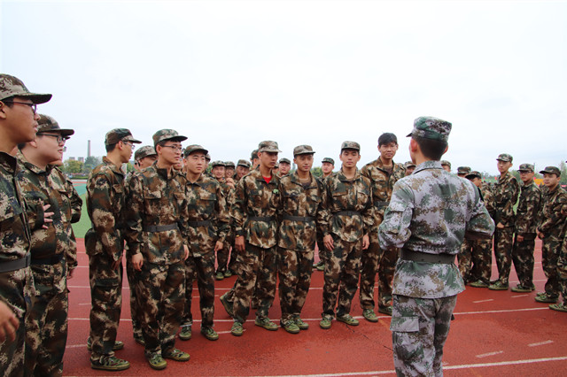 做到知行合一 树立榜样标杆