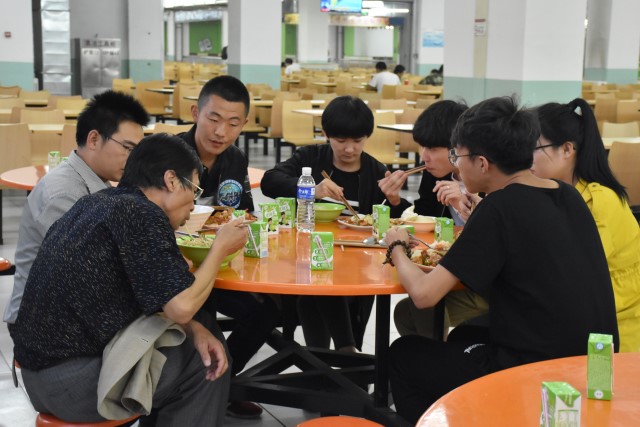 你的声音 主任倾听——信息工程系组织开展新学期系主任座谈会、共膳日交流活动