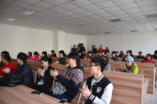 【辅导员说完满】强健体魄 备战未来——信息工程系2015级辅导员说完满之“体育精神铸造筋骨”