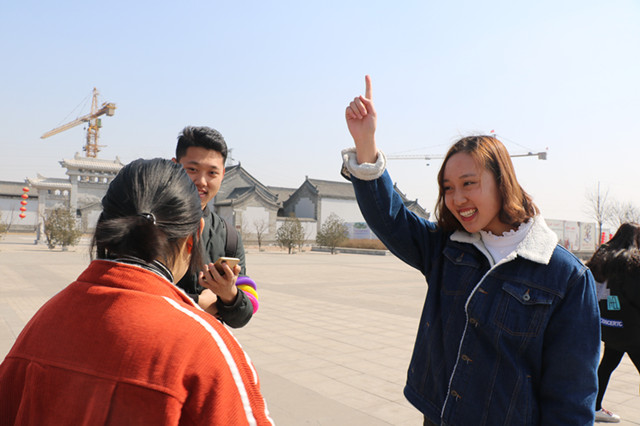 明日之子 点亮微光——外语系举办“乐在其中 途我自在”奔跑行活动