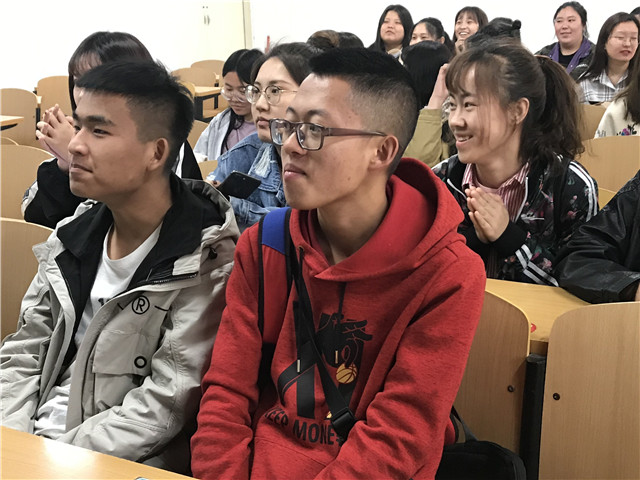 【完满班级】爱心公益 传递温情——外国语言文学系英语1801班、英语1802班4月完满班级活动