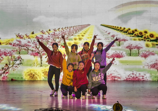 大数据学院、信息工程学院“非你莫‘鼠’·更燃更青春”2020迎新年晚会与你相约