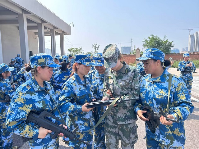 青春与迷彩 同频共振