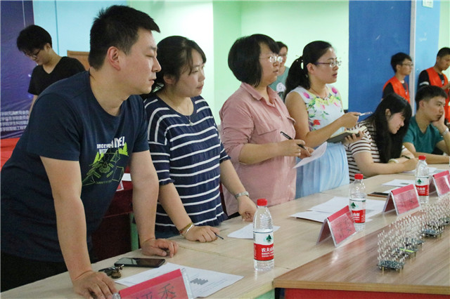 【1+1>2】我校学子齐聚单片机应用大赛 尽显科技创新力量