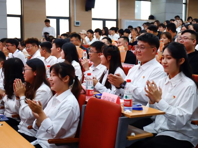前行不止!换届大会揭开大信工辉煌新篇——大数据学院、信息工程学院第十四届学生会换届仪式