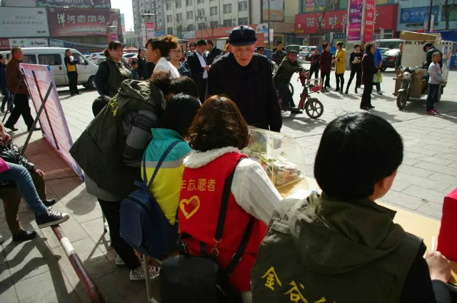 我院青年志愿者联合社会公益组织为杨巨鹏、常梓萱两位小天使募集3万余元善款