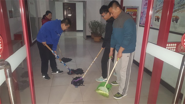 【完满班级】净化宿舍楼道 美化校园生活——工商与公共管理系财务1502班完满班级活动