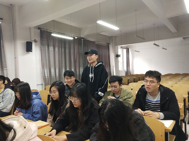 【完满班级】扬爱国情怀 红色观影——大数据学院信管1701班红色观影完满班级活动