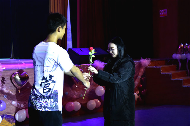 经济与管理学院在第一届“心绘年华 手舞青春”手语操大赛中倾情演绎