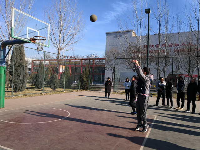 【完满班级】路虽远 你我携手同行——网工1702班“奔跑吧 篮球”趣味活动