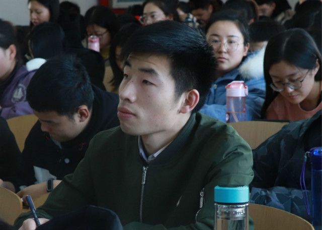 【辅导员说完满】诚信为基 务实笃行 ——经济与管理学院17级房产、经管、区域、物流专业主题年级会