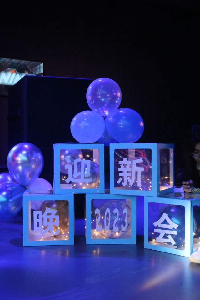 群“新”璀璨 共赴青春盛宴——“‘英’你而来 从‘新’开始”青春BEer启航夜