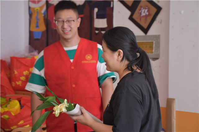 莘莘学子心 真情谢师恩