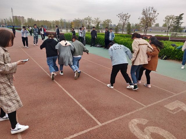 【完满班级】指尖上的乐趣 手掌中的世界——食品与环境学院食安1803班举办完满班级活动