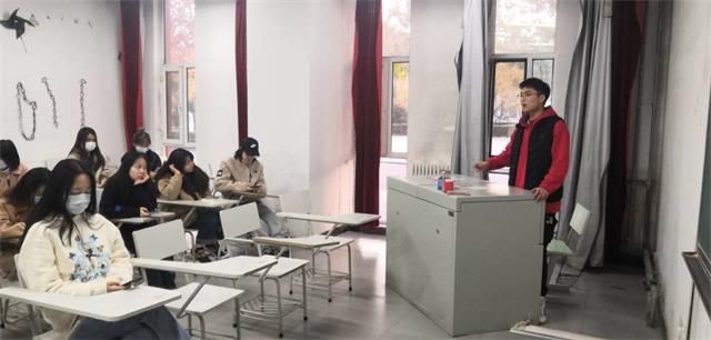 【完满班级】防护疫情 致敬抗疫英雄——艺术传媒学院2018级视觉1804班 “敬畏生命 行有所止”观影活动