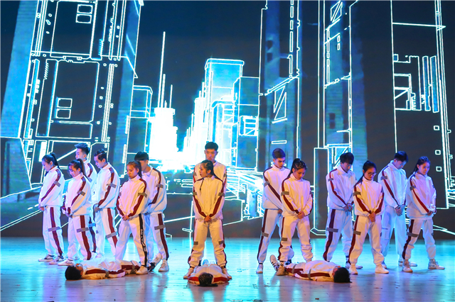 第100期乌马河周末文化广场“汇彩色之力 幸不负青春”主题晚会圆满落幕