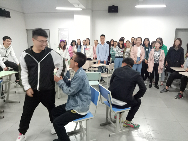 【完满班级】回味青春 感悟成长——淬炼商学院四月完满班级主题活动（三十五）