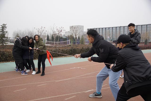 【完满班级】抢一个拔河 拼一种精神——环设1701、1705班举办拔河比赛完满班级活动