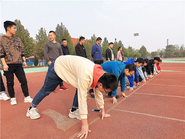 【完满班级】阳光下奔跑的背影——大数据学院、信息工程学院软件1701班阳光下奔跑的背影完满班级活动