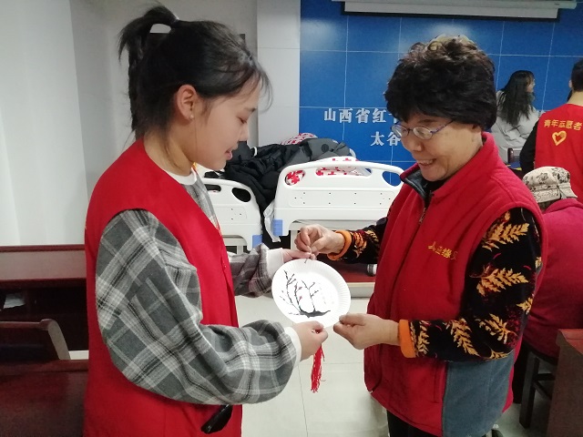 【向善向上月】暖心工程第457期:走进养老院 与老人一同感受彩绘之美