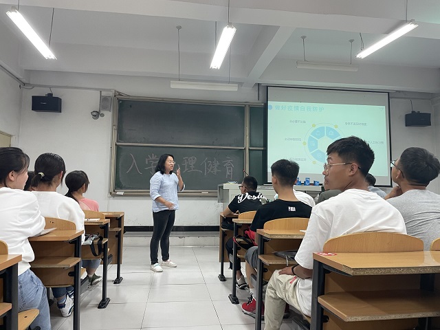 【辅导员说完满】与安全同行 防范于未然——经济与管理学院开展“以安全立足征程，用理想照亮未来”主题年级会