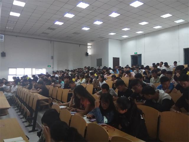 【辅导员说完满】安全就是要远在家乡的他们放心——机电工程系2017级辅导员说完满之安全教育宣讲会