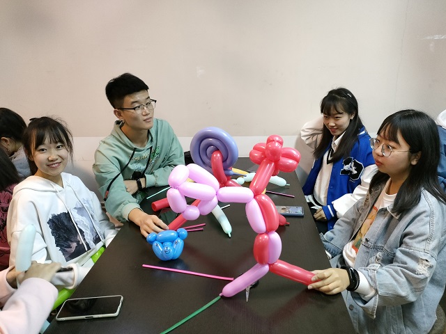 【完满班级】缤纷气球 百变造型——大数据学院、信息工程学院计科2004班完满班级活动