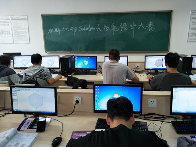 【完满班级】攻绘图擂赛 寻设计之星——智能工程学院机制1503班完满班级活动