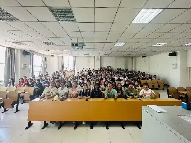 【辅导员说完满】自我赋能 就业不躺平——经济与管理学院2020级辅导员说完满活动