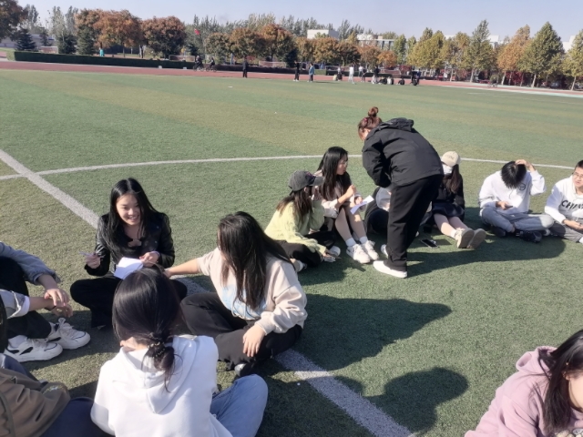 【完满团支部】趣玩秋天 共赴美好——淬炼·国际商学院财务2204班完满团支部活动