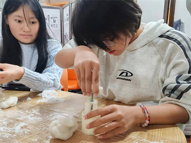 万家团圆迎中秋 四海欢腾庆国庆——商务英语学院十月完满团支部活动集锦