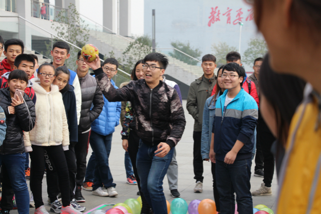 经管系举办“Running Man”第三届新异能大赛