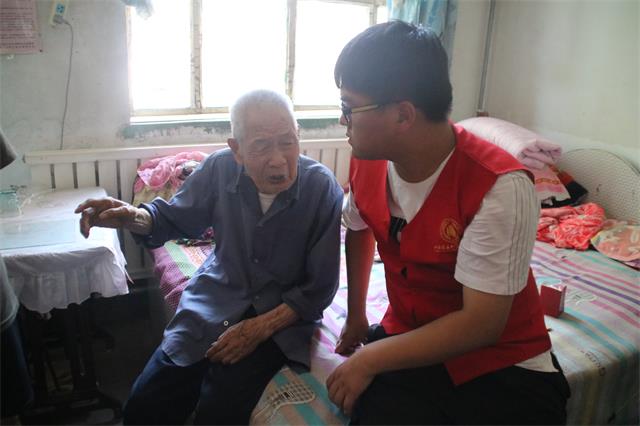 【三下乡】志愿者风采:忆往昔峥嵘岁月——“机时予”与老爷爷重温历史(四)