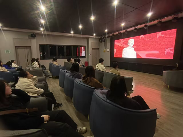 【完满团支部】雷锋精神我传承 争当先锋好少年——商务英语学院英语2102班完满团支部活动