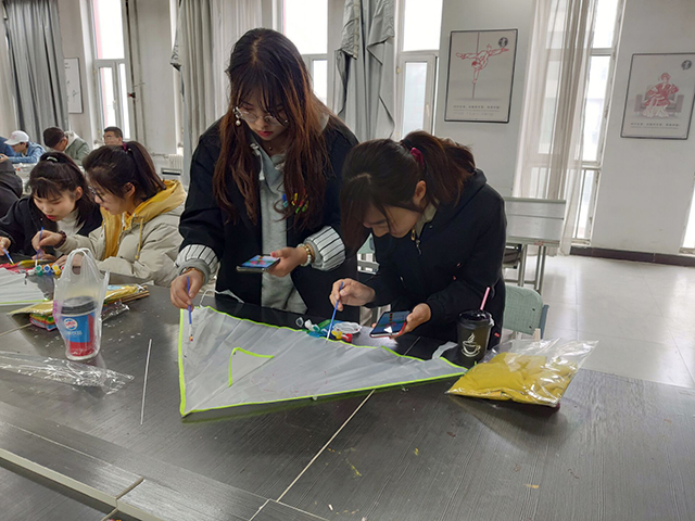 【完满班级】画出梦想 放飞希望——艺术传媒学院动画1801班创意泥塑作品动画展活动