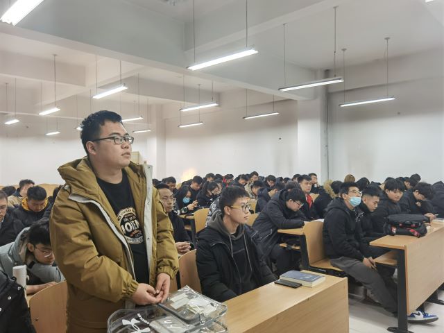 【主题团日活动】12·4 宪法——机制2004班团日活动