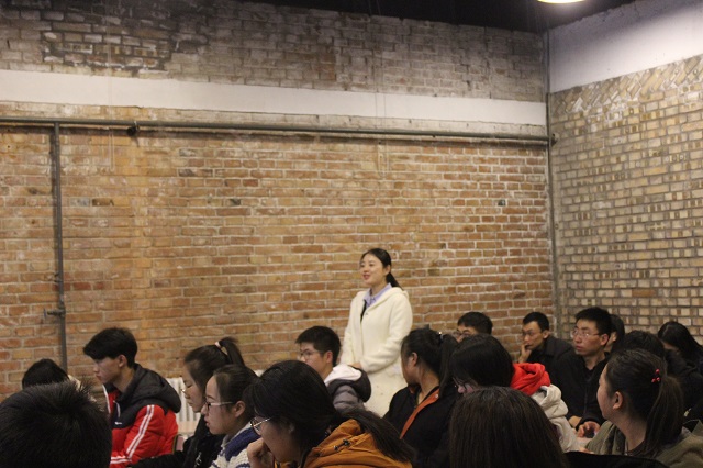 感悟爱的能量 体验文章韵律——记白郎老师莅临远景学院名师讨论会成功举办