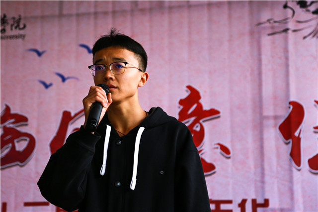 金谷嘉年华第13期:学生社团走进振兴社区开展“金秋临风意 佳节又重阳”主题活动