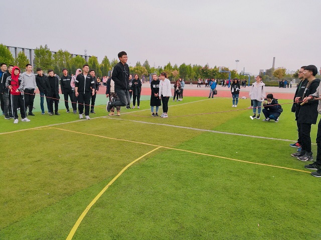 【完满班级】跳跃的步伐 彰显青春活力——信息工程学院网工1802“团结一心 共创青春”青春跳大绳活动